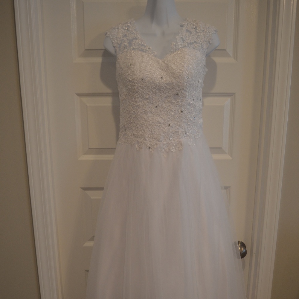 White Sleeveless Floor Length Formal Gown Dress